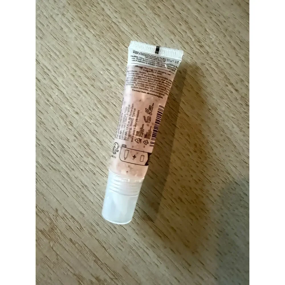 $69 New Avant Skincare Velvet Perfecting Rose Sugar Lip Scrub